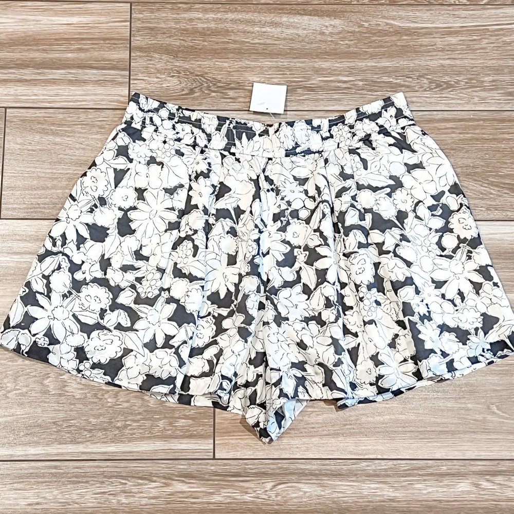 NWT! Club Monaco Silk Nolly Floral Short, Size 4